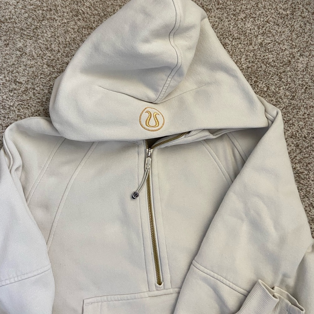 Lululemon Scuba Cropped Hoodie Bone/Gold size M/L